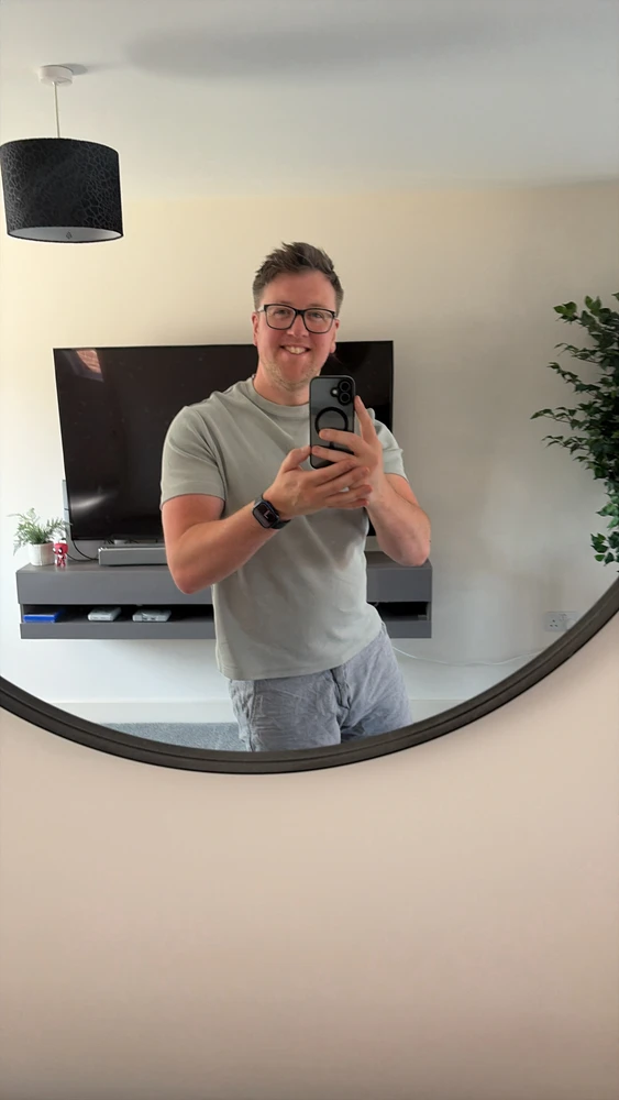 GIF tí Adam gbé sókè