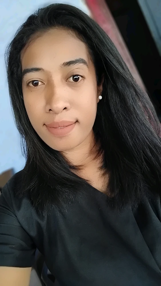 I-upload ni Lia ang larawan