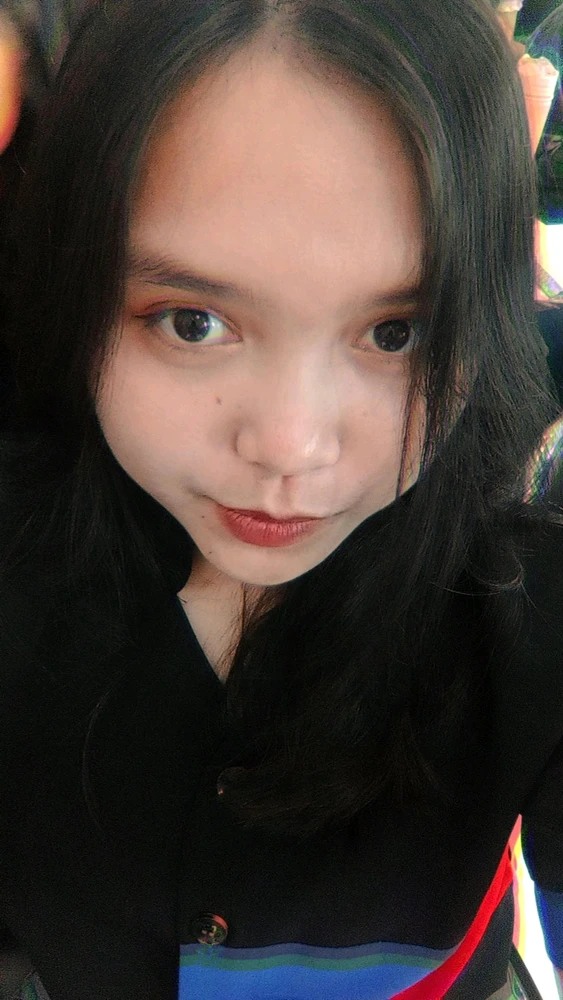 GIF tso los ntawm April