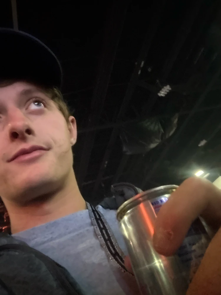 GIF na in-upload ni Brett