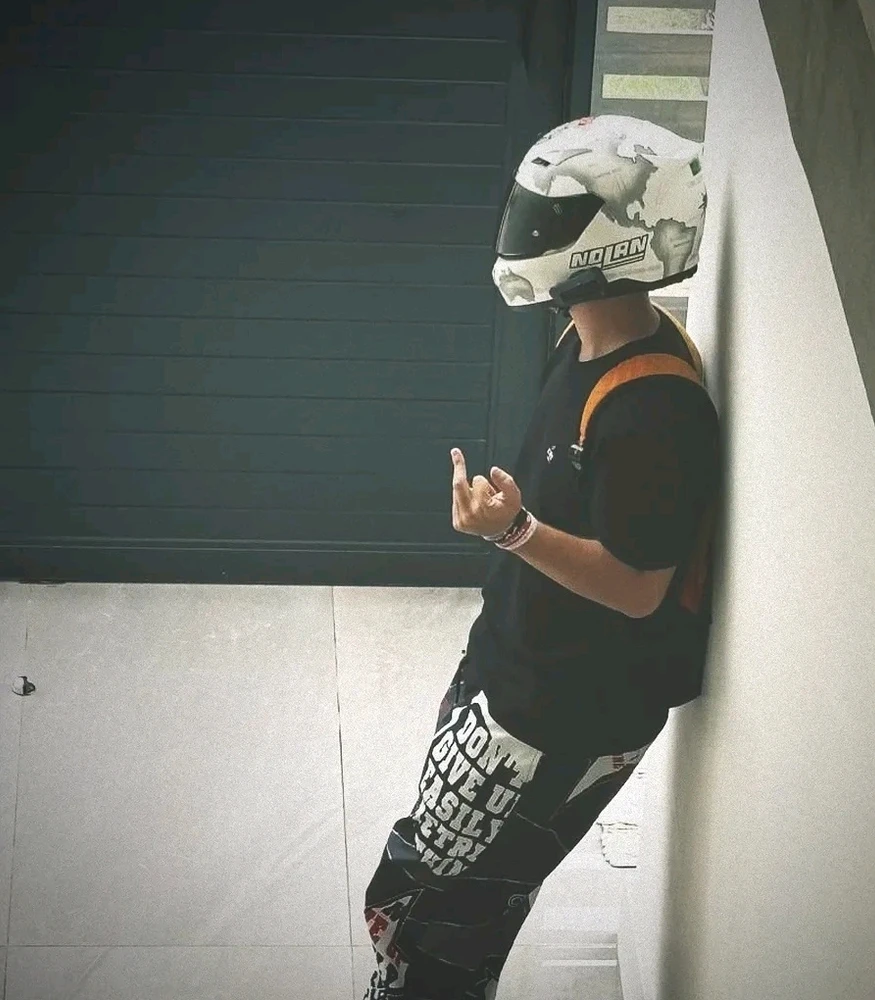 GIF gi-upload ni RICO