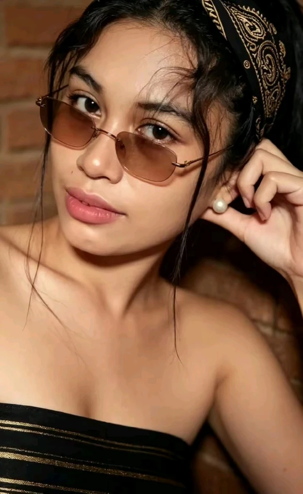GIF na in-upload ni Lexa