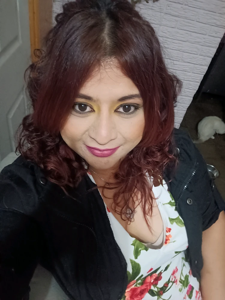 GIF na in-upload ni Aura