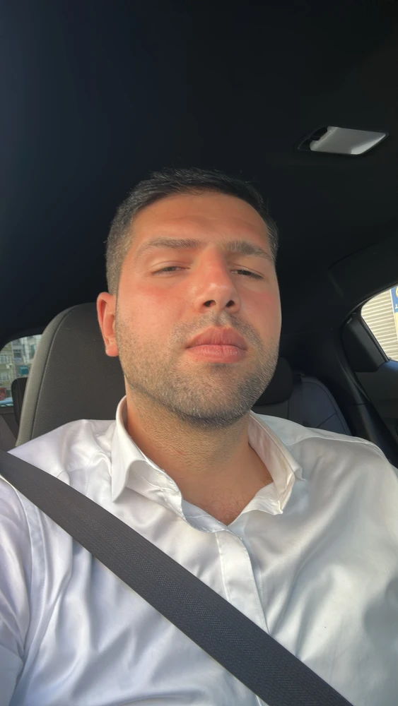 GIF na in-upload ni Onur