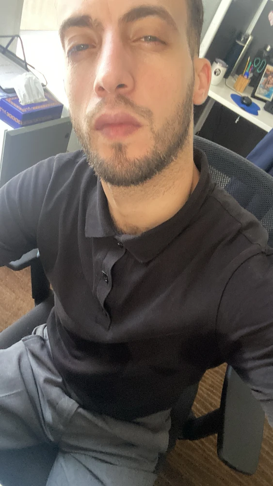 GIF tso los ntawm Amine