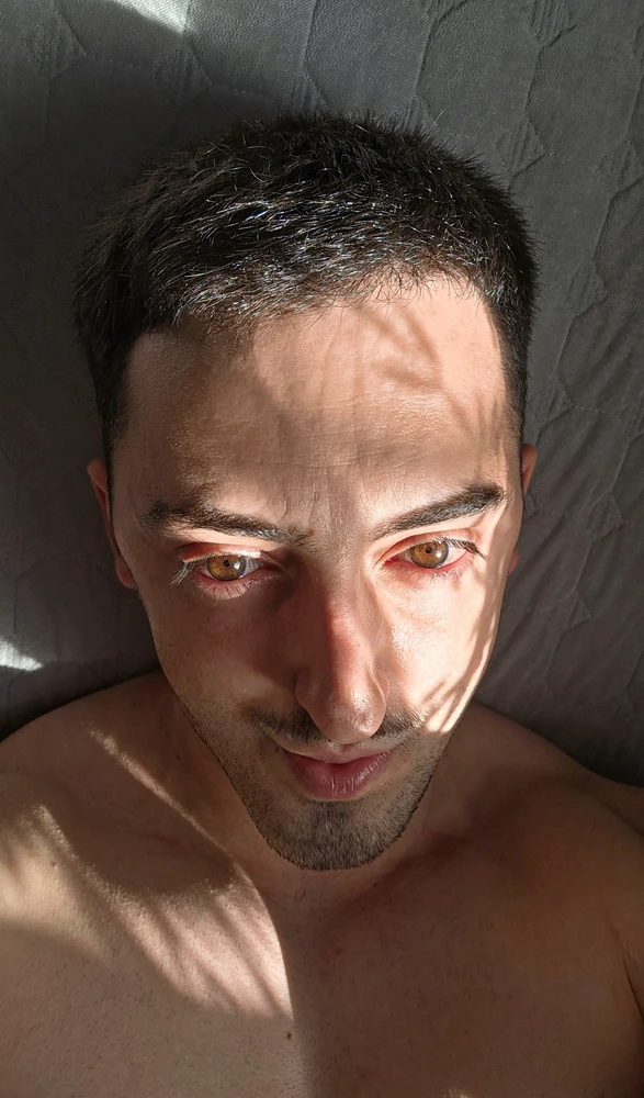 GIF tso los ntawm NIKI
