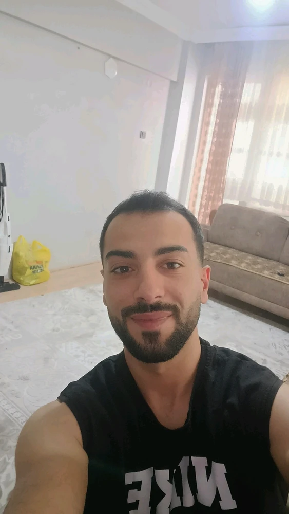 GIF gi-upload ni Mustafa