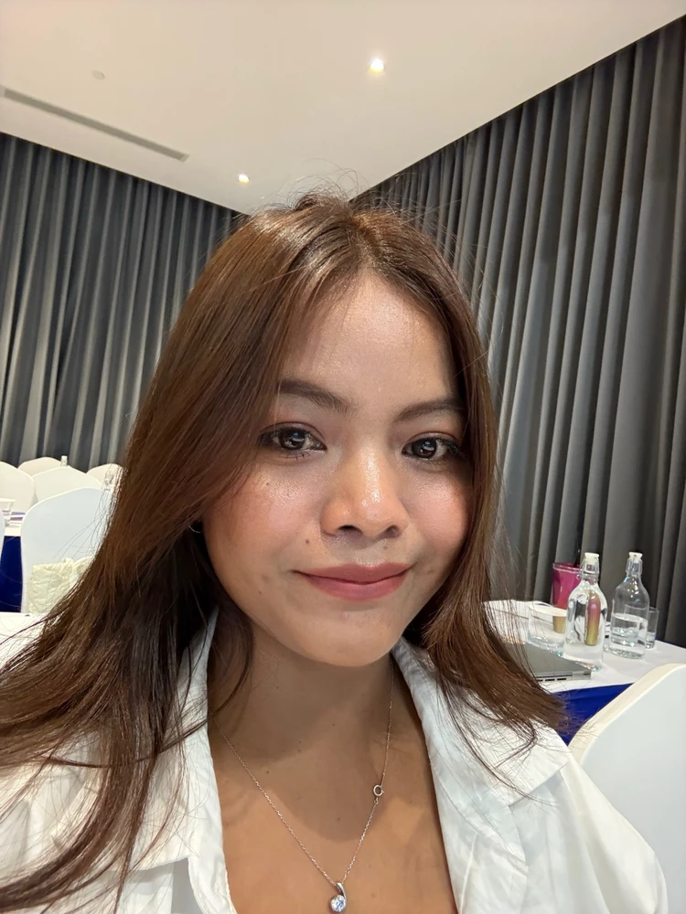 GIF na in-upload ni Molly