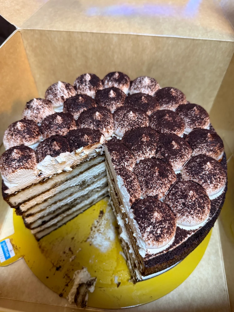 Tiramisu cake