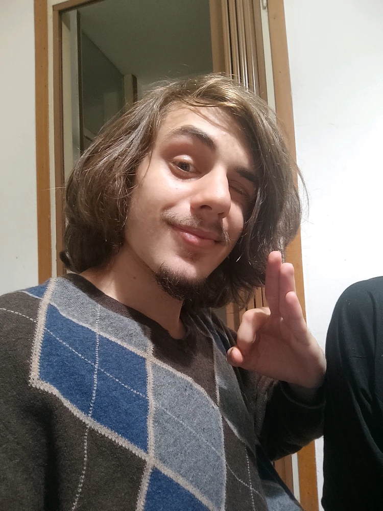 GIF na in-upload ni Luca