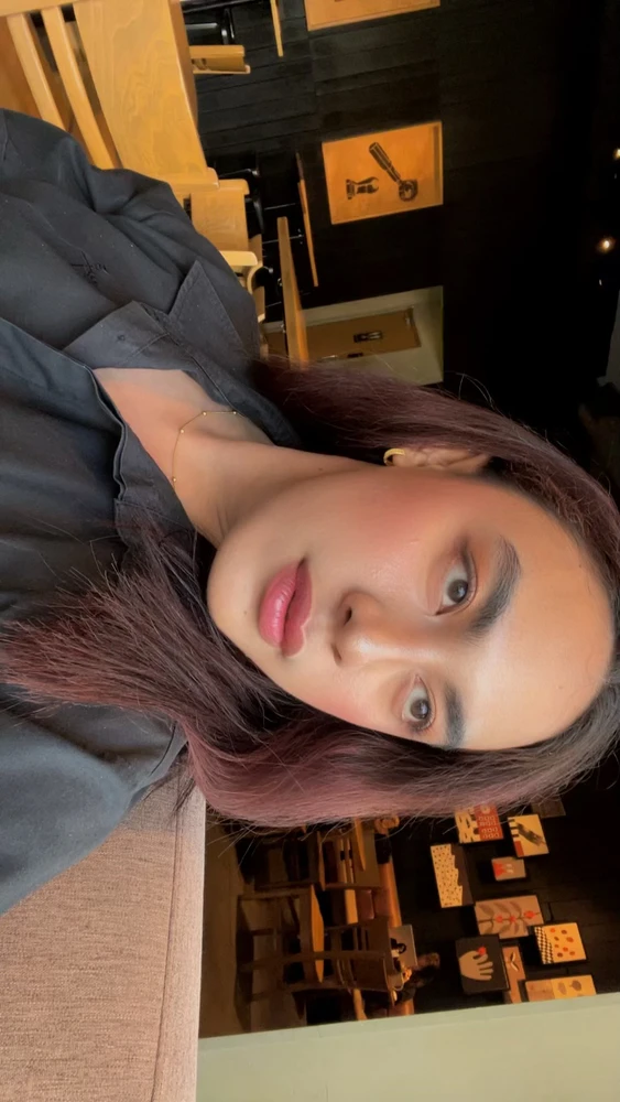 GIF na in-upload ni Lee