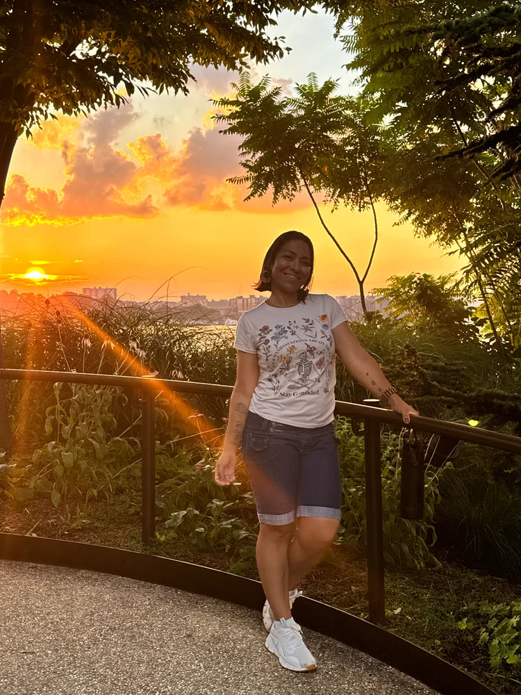 I-upload ni Divania ang larawan