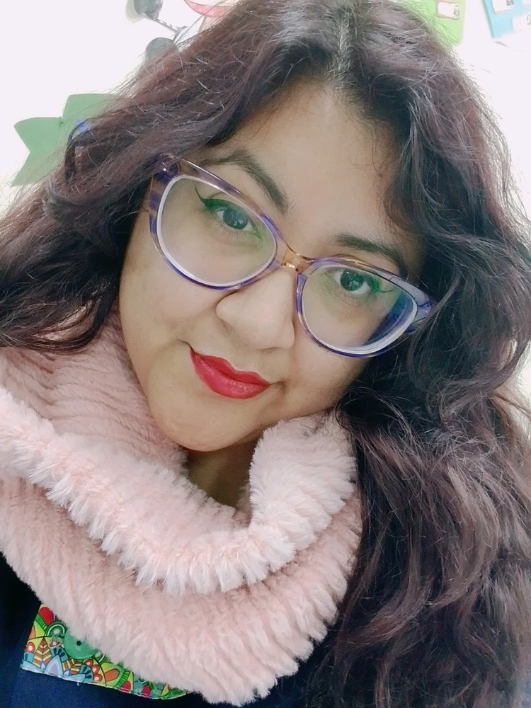 GIF na in-upload ni Camila