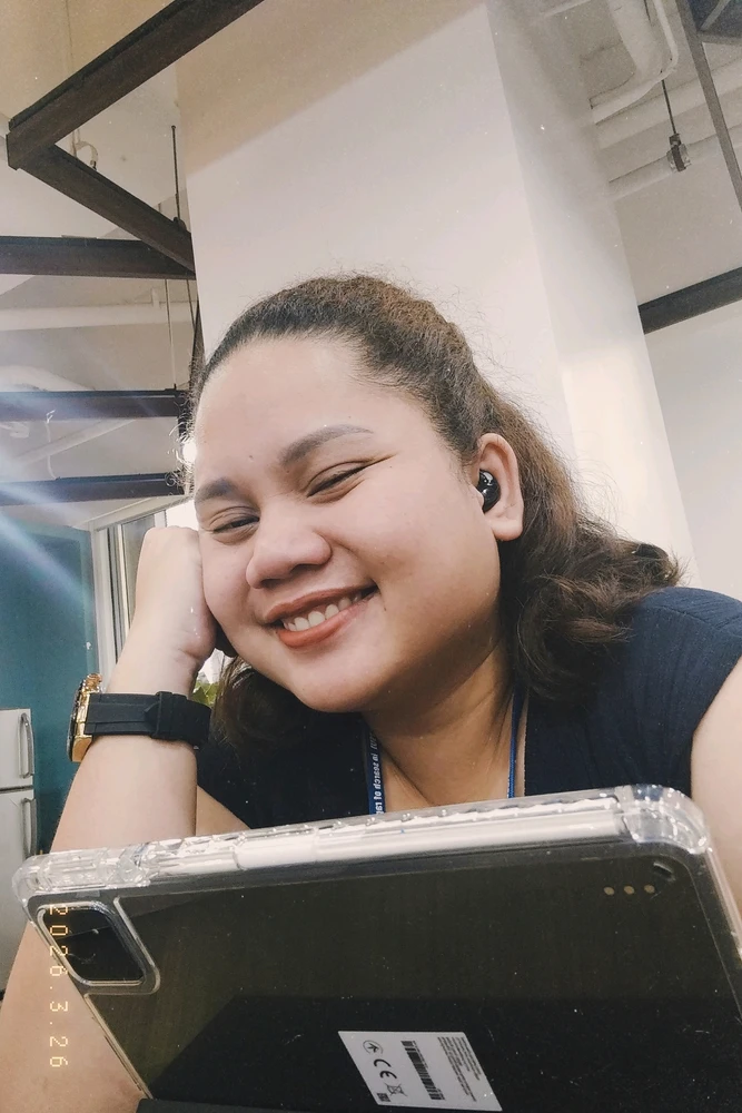 GIF tso los ntawm Yeng