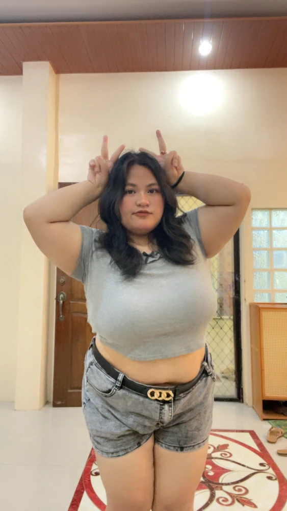 GIF na in-upload ni Nica