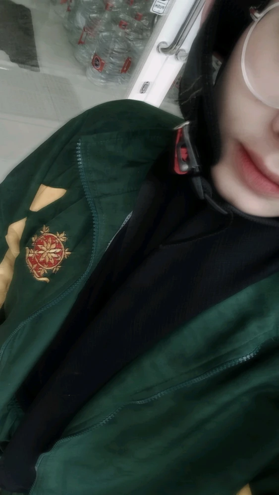 GIF tso los ntawm Angel
