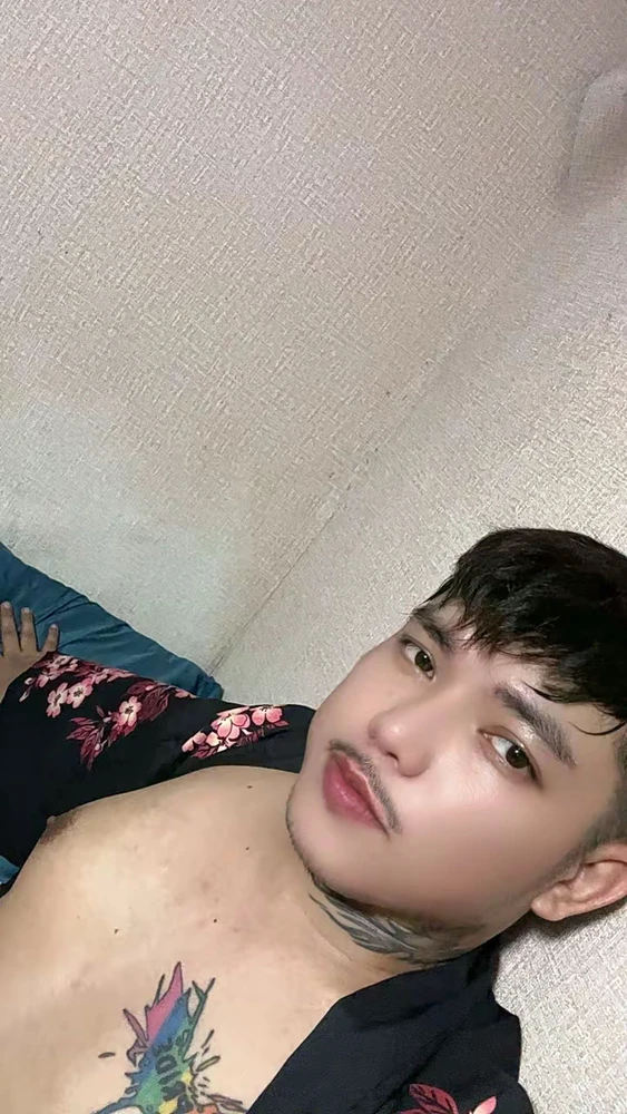 GIF gi-upload ni John Alejandro