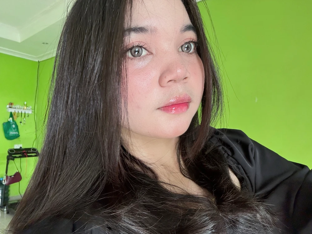 I-upload ni Melinda ang larawan