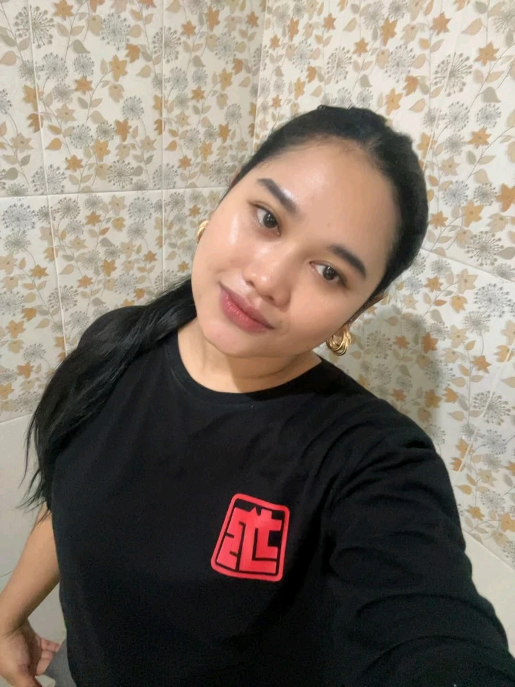 GIF na in-upload ni Ainur