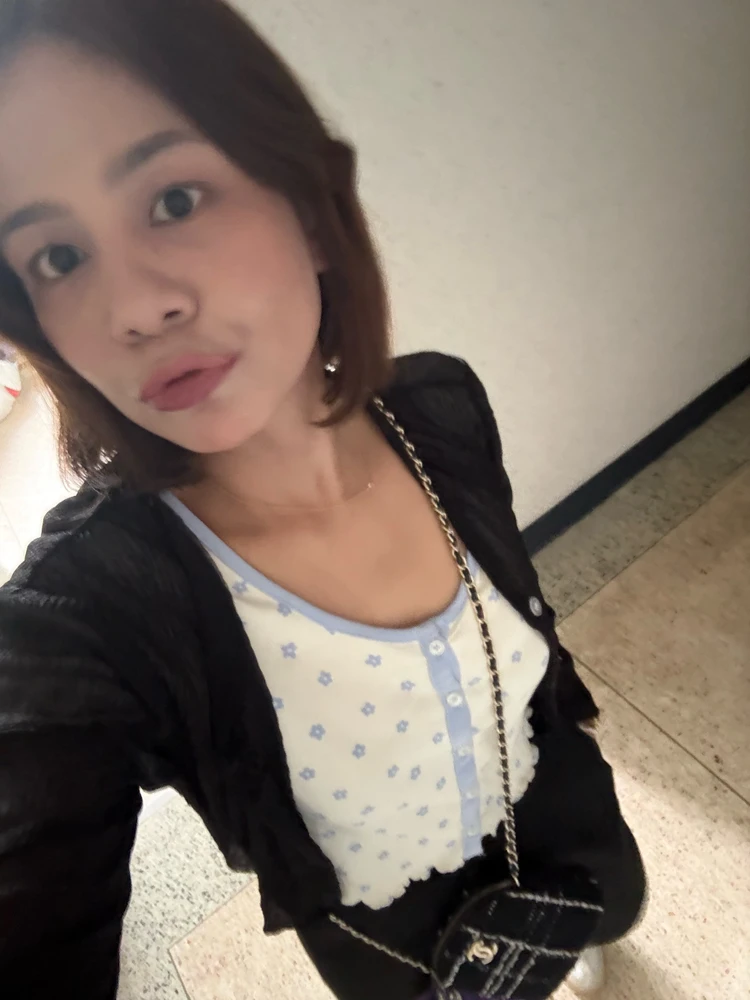 GIF na in-upload ni cy