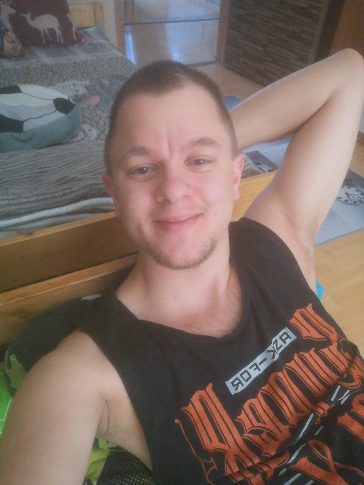 GIF tso los ntawm Szabolcs