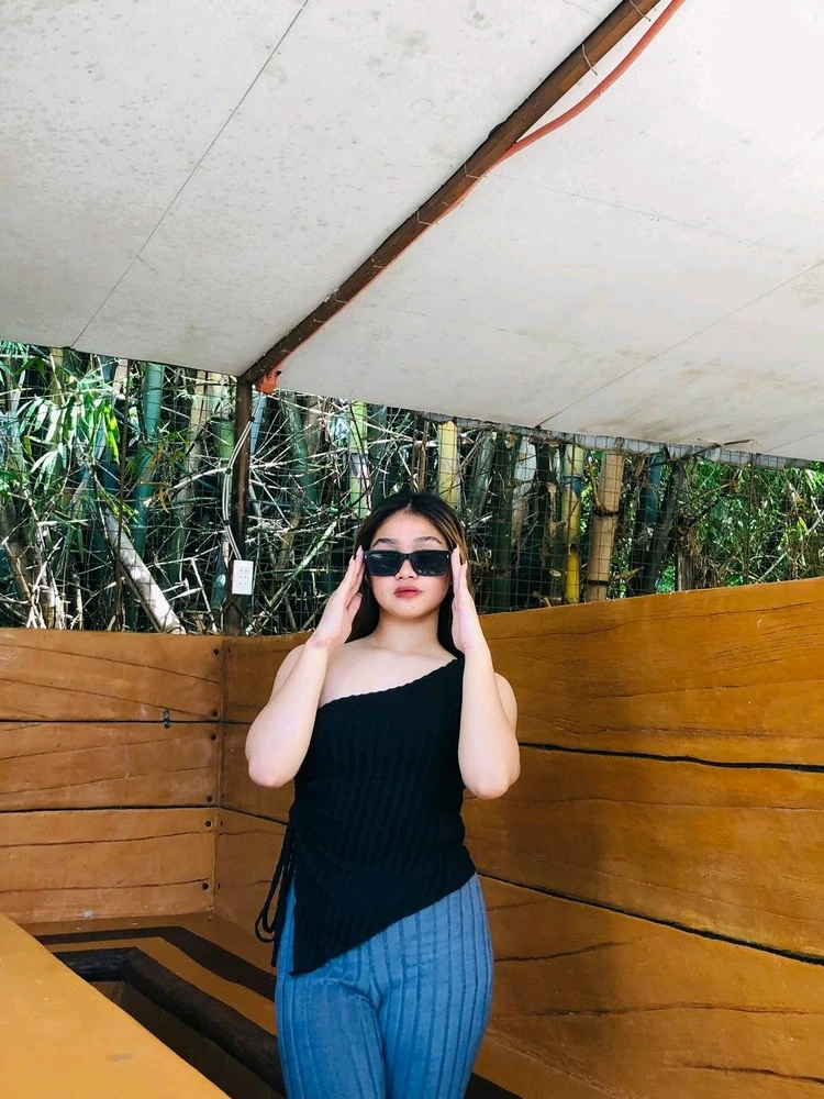 GIF na in-upload ni Zhiya elish