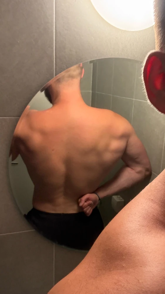 GIF gi-upload ni Nikola
