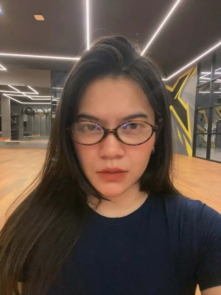 GIF gi-upload ni Azzah
