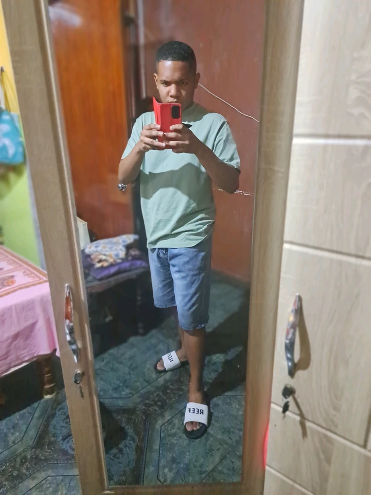 I-upload ni Samuel ang larawan