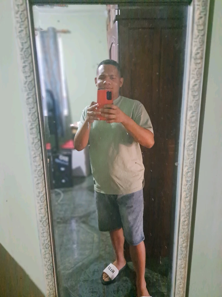 I-upload ni Samuel ang larawan