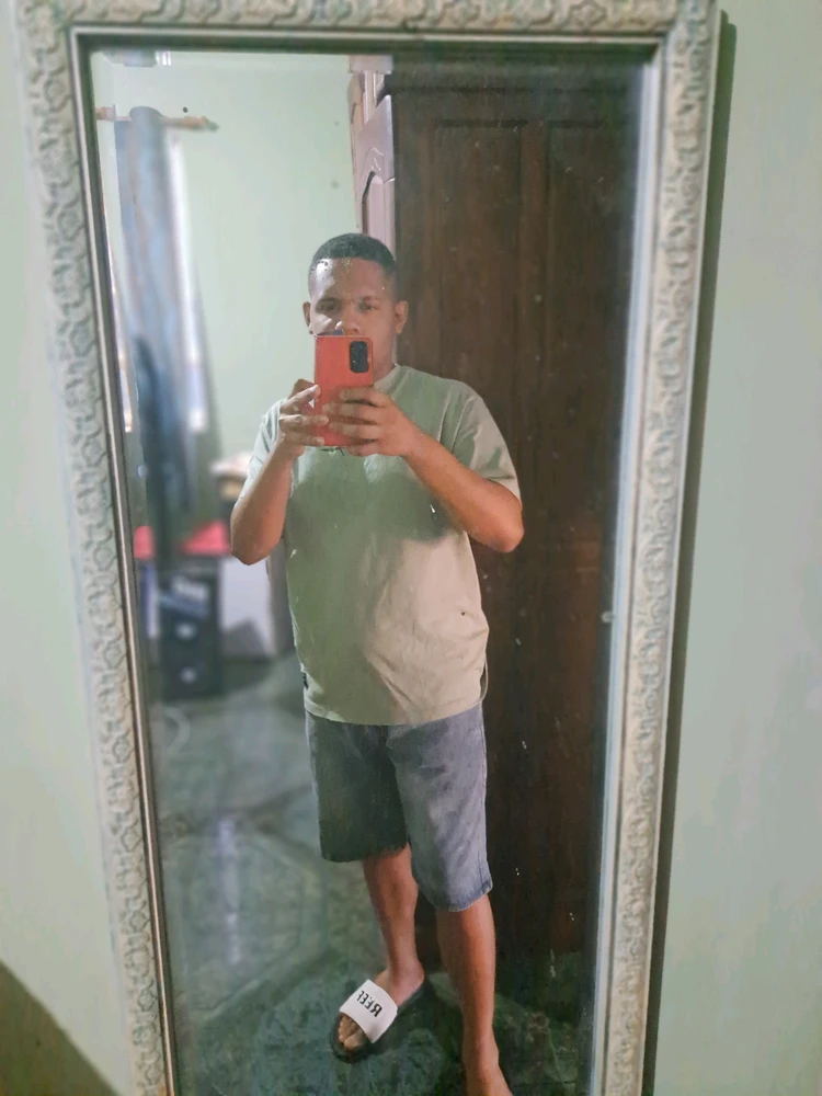I-upload ni Samuel ang larawan