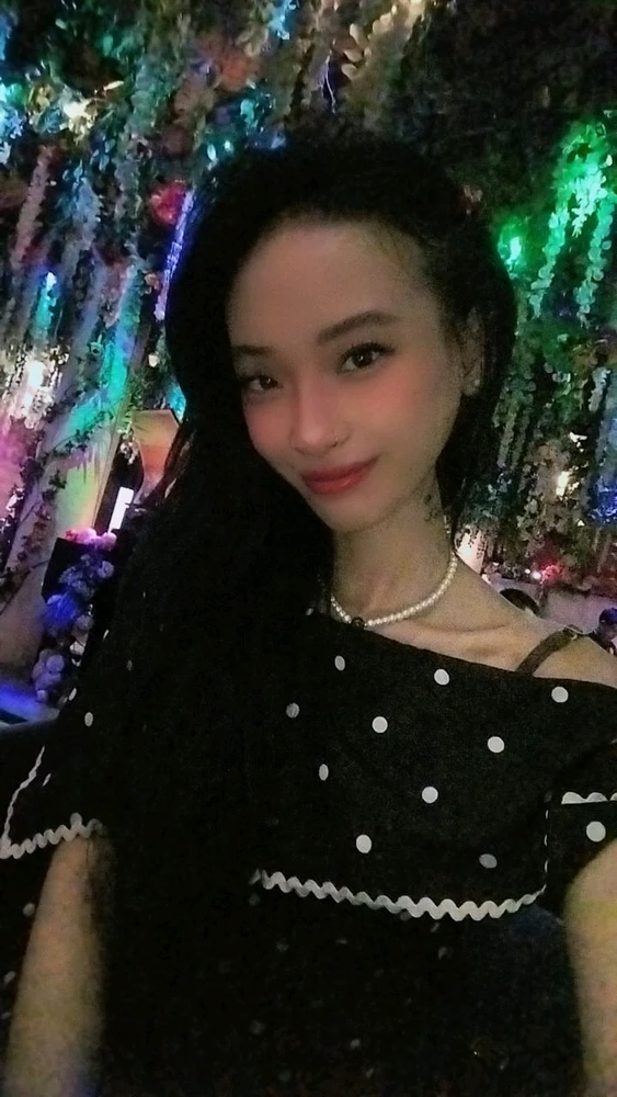 GIF na in-upload ni Angeline