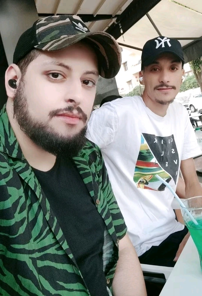 GIF ארויפגעלאדן דורך Abdellah