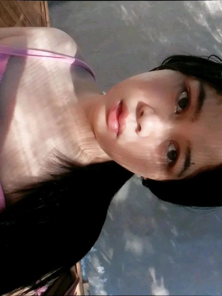 GIF gi-upload ni Camelia