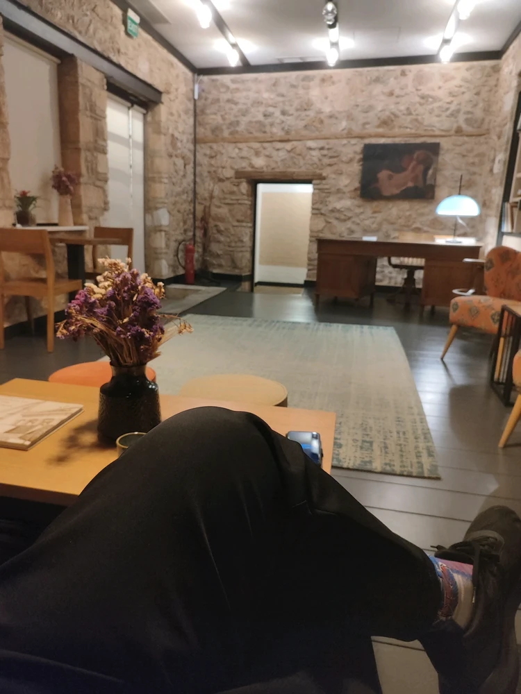 GIF na in-upload ni Panos
