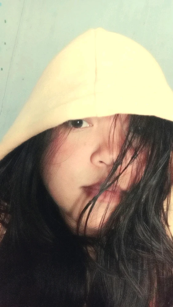 GIF tso los ntawm April