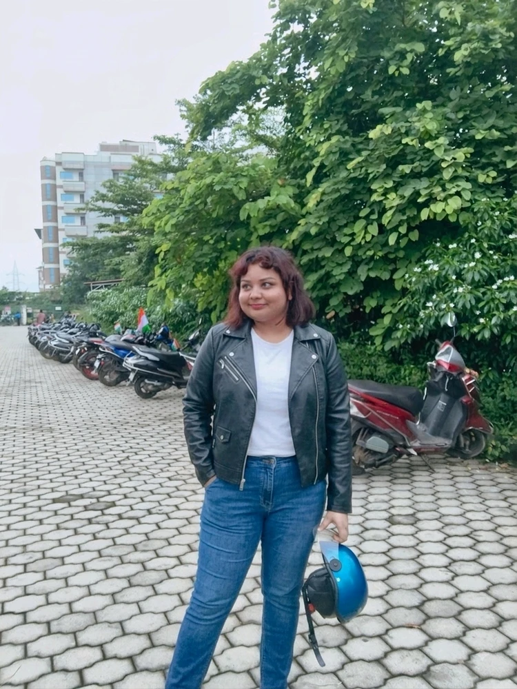GIF tso los ntawm Sugandha Kumari