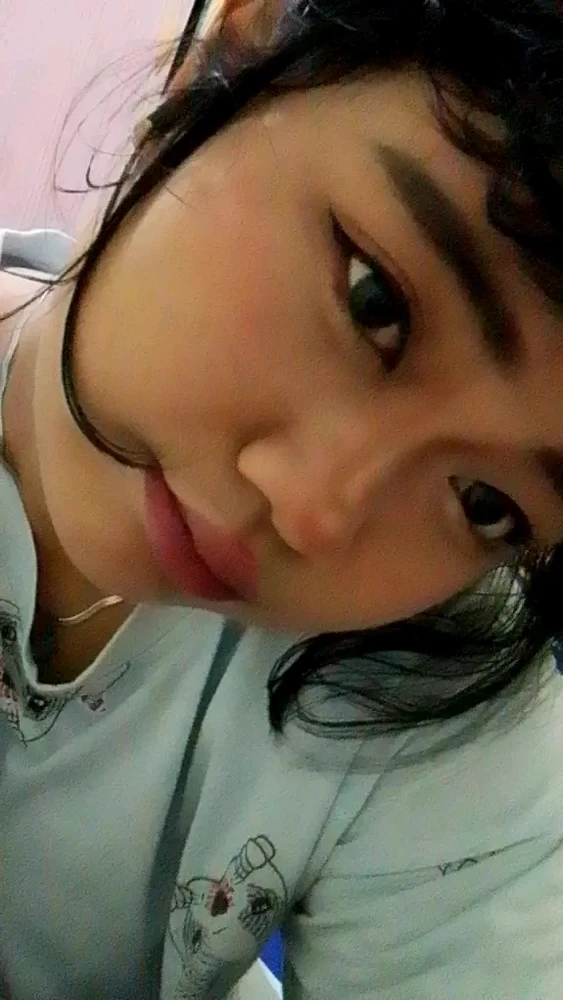 GIF gi-upload ni Risa