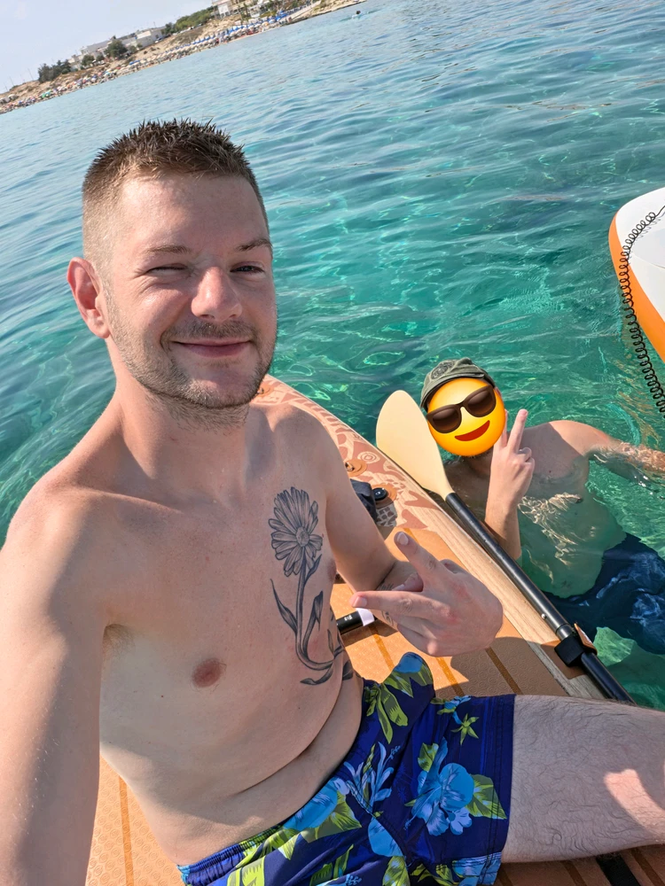 GIF tso los ntawm Mateusz
