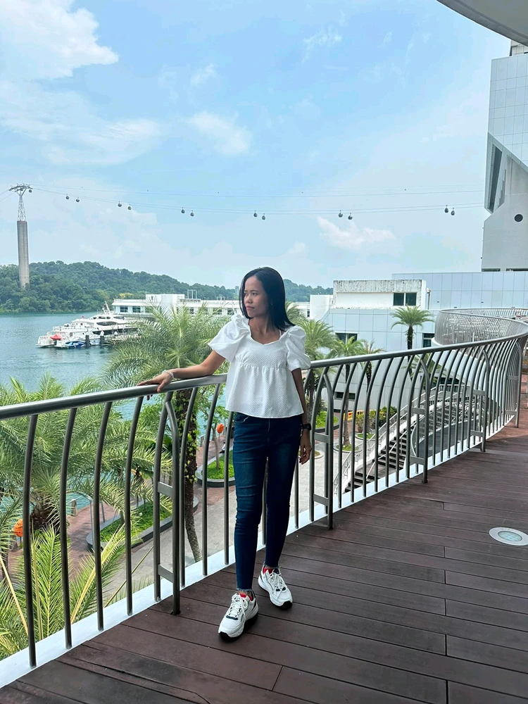 GIF na in-upload ni Suzie