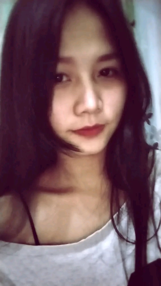 GIF tso los ntawm Hollie