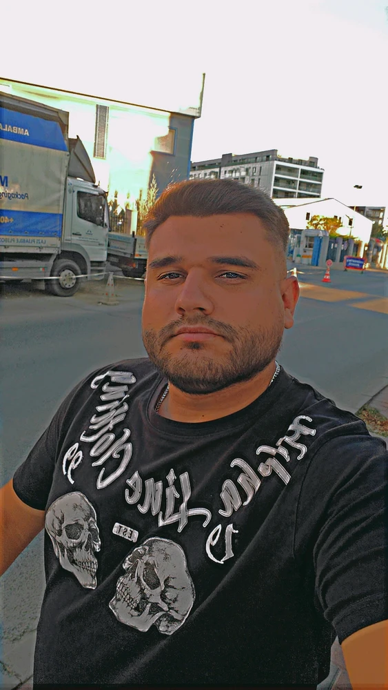GIF eropgeluede vum Ovidiu