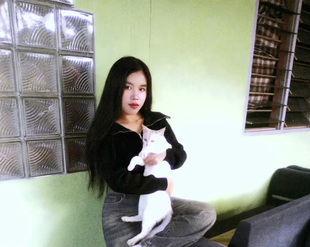 GIF tso los ntawm Aj
