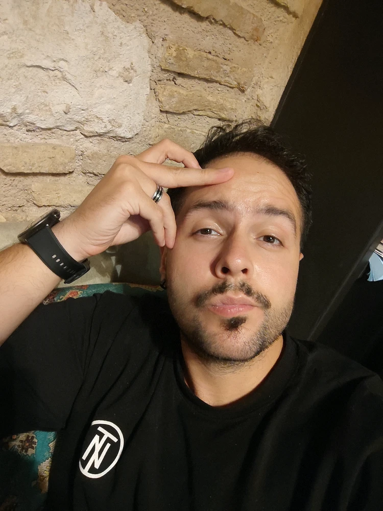 GIF tso los ntawm Panos