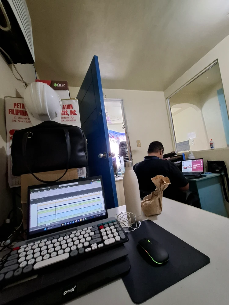 GIF gi-upload ni Rhej