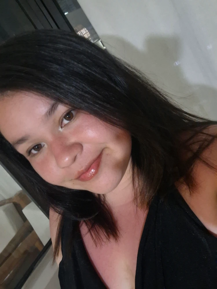 GIF tso los ntawm Heidy
