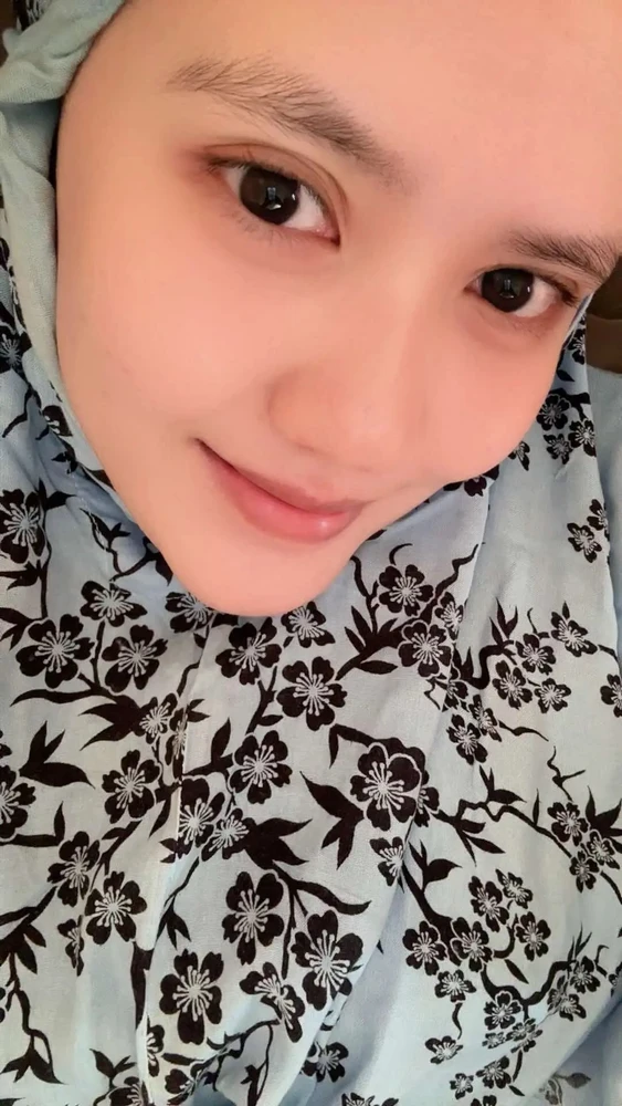 GIF na in-upload ni Rania