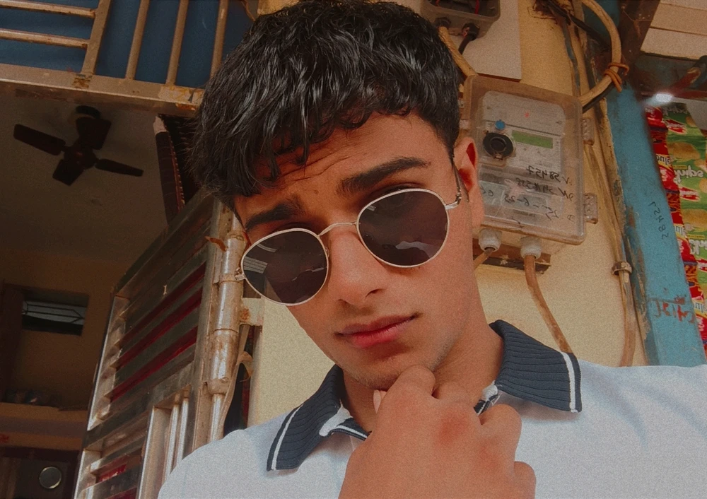 GIF tso los ntawm Raj sahu