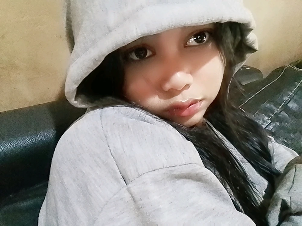 GIF na in-upload ni Camelia