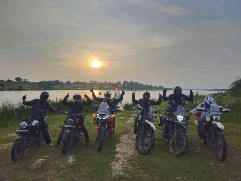 GIF na in-upload ni Rakesh